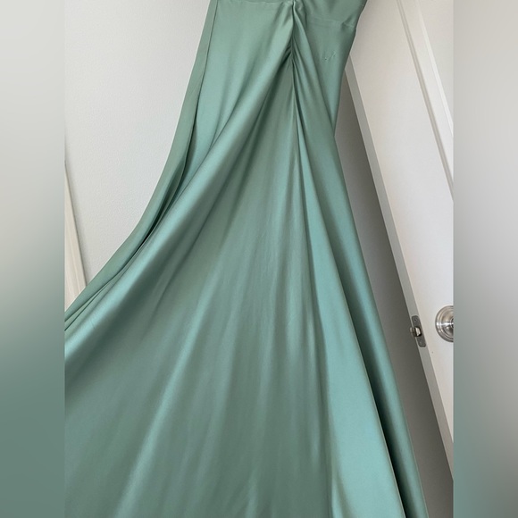 BEAUTIFUL SAGE GREEN BRIDESMAID DRESS - Picture 10 of 12